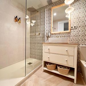Appartement de Luxe à 2 Chambres à Coucher