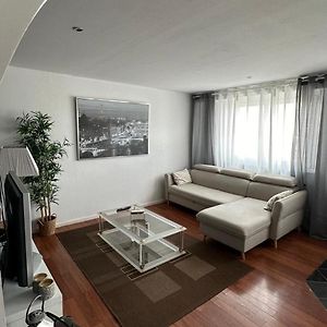 Appartement à 3 Chambres à Coucher