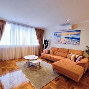 Appartement à 3 Chambres à Coucher