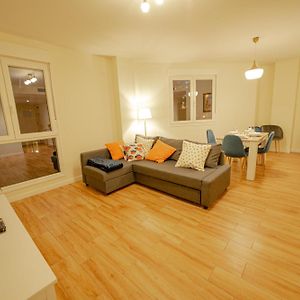 Appartement à 2 Chambres à Coucher