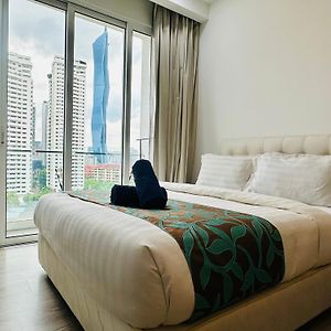 Studio Lit King-Size