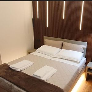 Suite à 3 Chambres à Coucher Lit King-Size