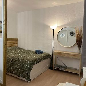 Studio Lit King-Size