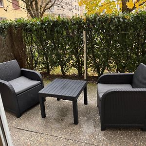 O Sand Stras Studio 25M Carre