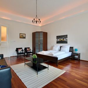 Appartement à 2 Chambres à Coucher