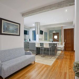 Amplio Apartamento En Gros Con Parking Privado
