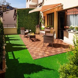 Free Parking On Premises Huge Terrace