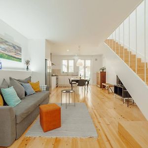Modern Villa By Hosty