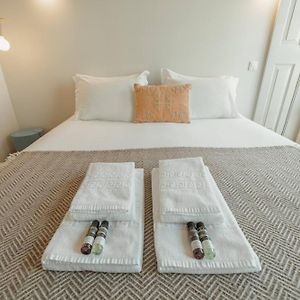 Deluxe Duplex By Hosty
