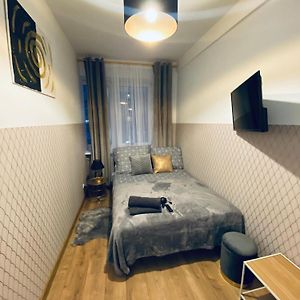 Clicktheflat Wola Apart Rooms