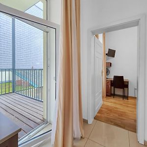 Spacious 3-Bedroom Retreat With Balcony For 8 Near Millennium Tower