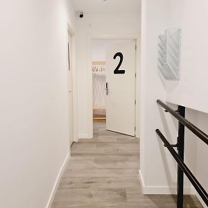 Studio Lit King-Size