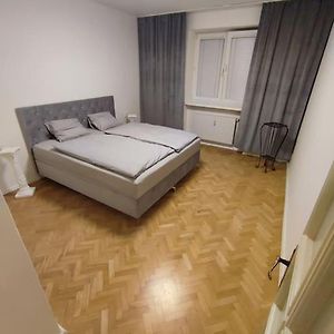 Priestranny Apartman- S Vynikajucou Dostupnostou