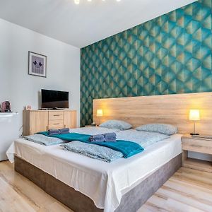 Elegant City Nest One