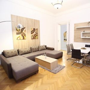 Venus Apartments - Opera IV