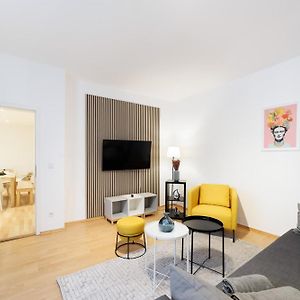 Appartement à 3 Chambres à Coucher aux Étages Supérieurs