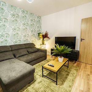 Greenland Family Premium Central Apartment