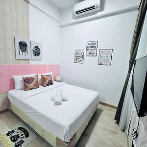 Studio Lit Queen-Size