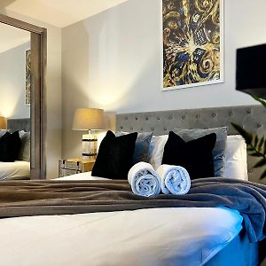 Last-Minute Secure L Reserve Now L Sleeps Up To 3 L 262 Bradford Street , Birmingham L Cozy City Centre Stay L Jvt Short Lets