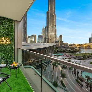 Luxury Two Bedroom Apartment With Balcony, Full Burj Khalifa & Fountain Views By Delujo Stays