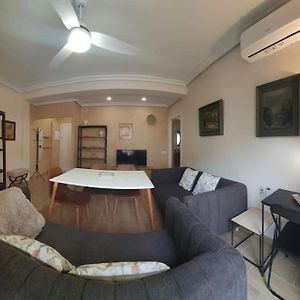 Appartement à 3 Chambres à Coucher