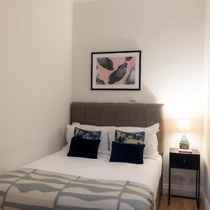 Appartement de Luxe à 2 Chambres à Coucher