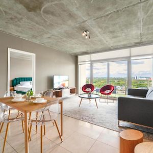 Spacious And Stylish Condo At Midtown W Top Amenities!