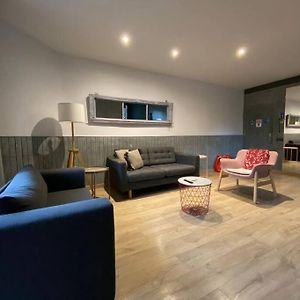 Appartement à 2 Chambres à Coucher