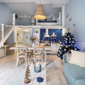 Coup De Coeur Au Pied Du Port.
