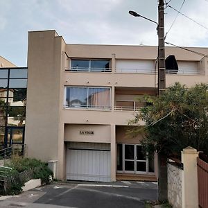 Studio Capacite 2 Personnes Quartier Corniche A Quelques Pas Des Plages Et Petit Centre Ville