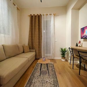 Aj Apartments - Hidden Gem In Front Of Taiwan Center