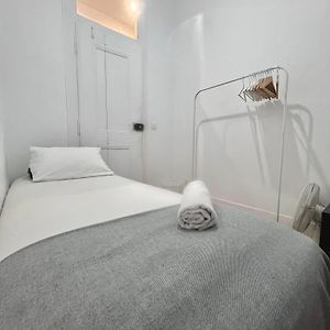 Room Single Lisbon Center