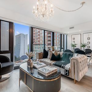 Yorkville Plaza Suites - Pool & Hot Tub