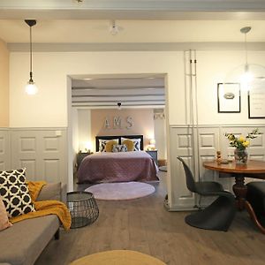 Appartement Suite à 3 Chambres à Coucher