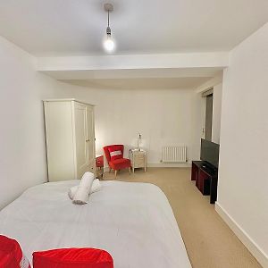 Appartement à 3 Chambres à Coucher