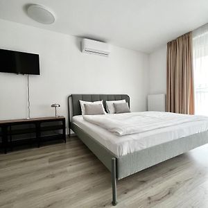 Studio Lit King-Size