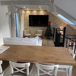 Appartement à 2 Chambres à Coucher