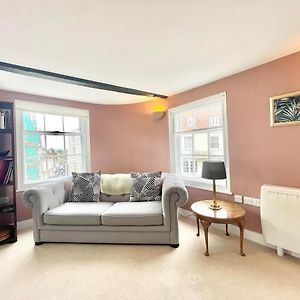 Grand 3 Bedroom Flat In Canterbury With Cathedral Views