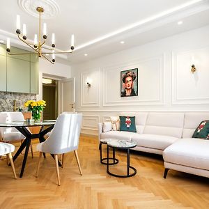 Appartement à 4 Chambres à Coucher