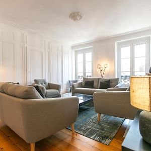 Appartement de Luxe à 2 Chambres à Coucher
