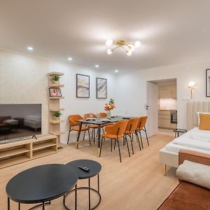 Appartement à 2 Chambres à Coucher