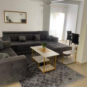 Appartement à 3 Chambres à Coucher