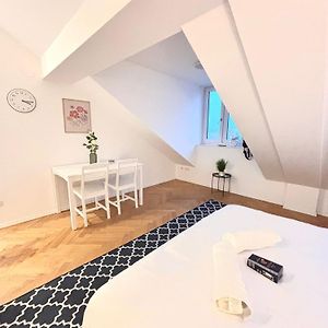 Simply Third Apartment