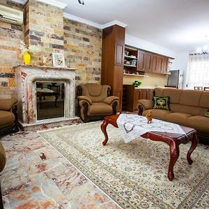 Appartement à 3 Chambres à Coucher