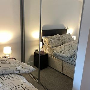 Central Birmingham Location Near Icc, With Balcony, Wifi, Parking And Smart Tv