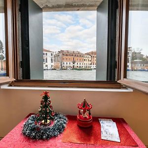 Rubino Flat Canal View
