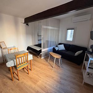Studio Lit King-Size