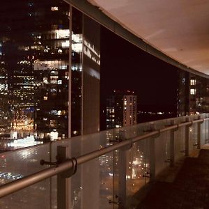 Downtown Modern Lakeview Condo 3 Queen Beds Near Cn Tower & Rogers Centre