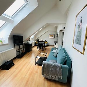 Central, Cozy & Stylish Apartment With Views