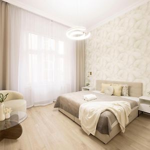 Luxurious & Elegance W18 Grand Suite W' Balcony By Prestige Homes